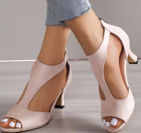 Simple and stylish rear zipper heeled shoes