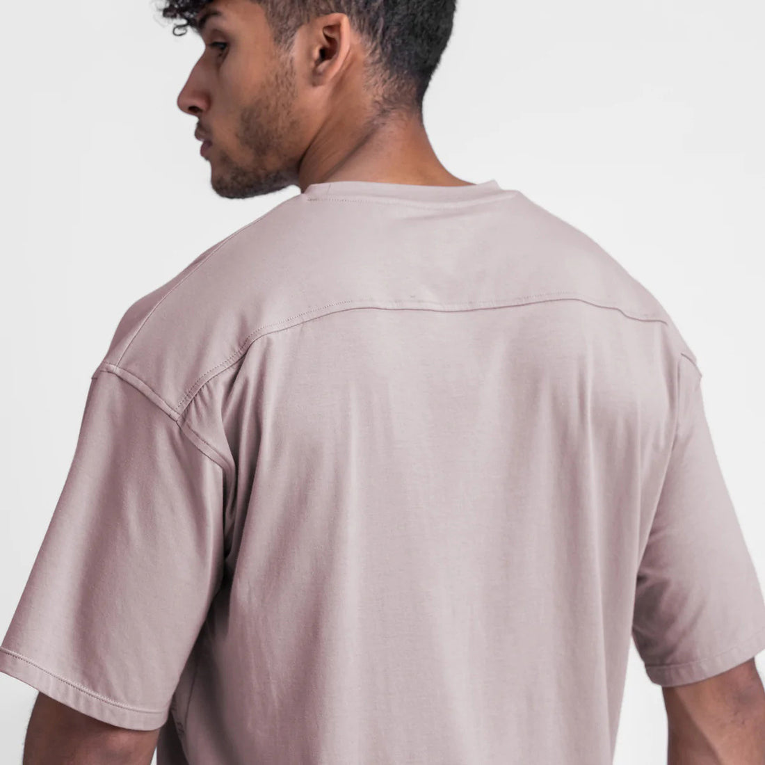 Übergroßes atmungsaktives Sportshirt für Herren